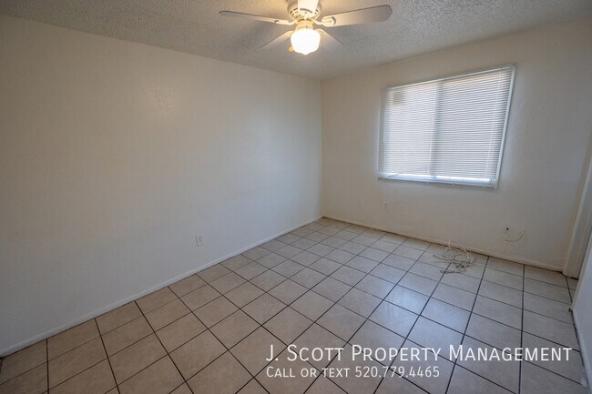 Building Photo - 6528 W Windsor Ave