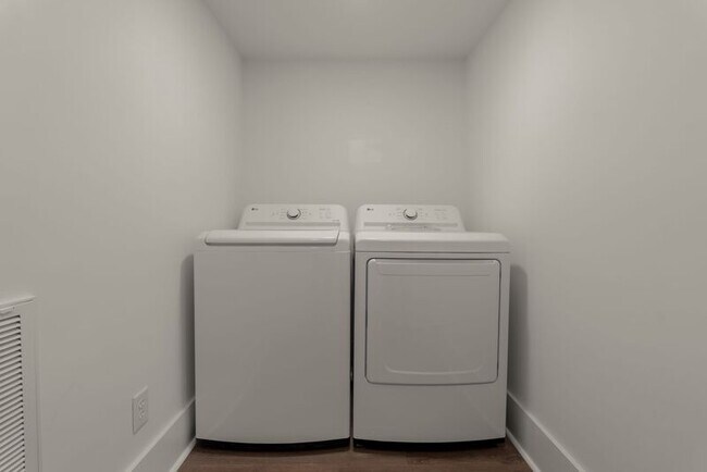 Building Photo - 1326 Ardee Ave