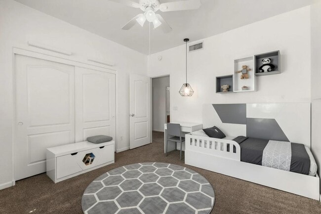 Building Photo - 918 W Windsong Dr