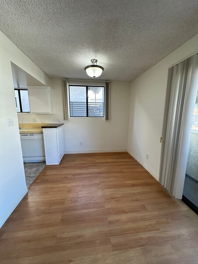 Building Photo - 135 N Swall Dr