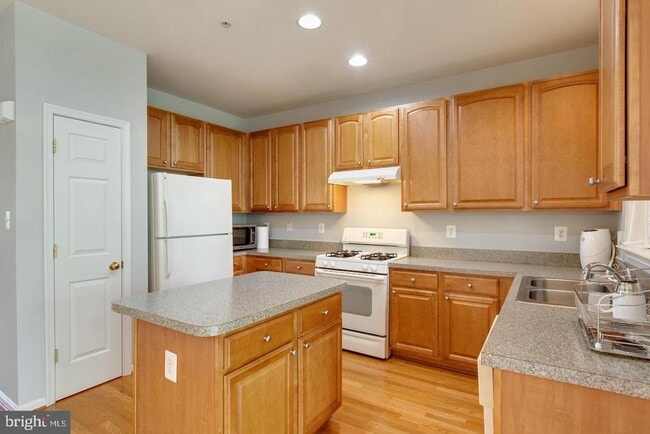 Building Photo - 11013 Apple Orchard Ct