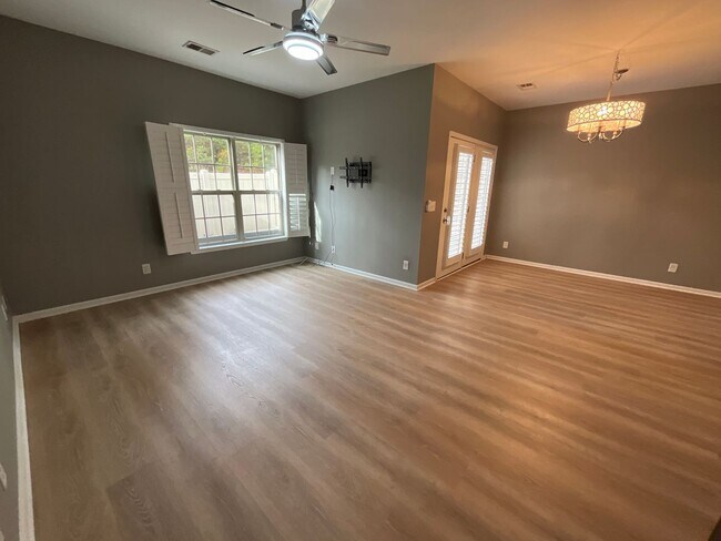 Building Photo - Immaculate 3 bedroom/2.5 bathroom in Tanner Woods!
