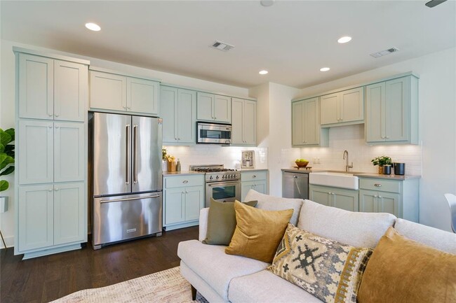 Building Photo - 2708 Halcyon Dr
