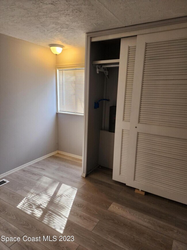 Building Photo - 388 Mac Arthur Cir-
