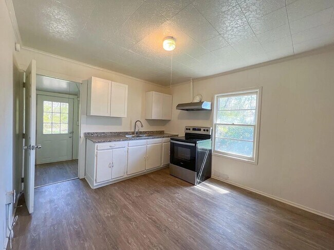 Building Photo - 307 Green St