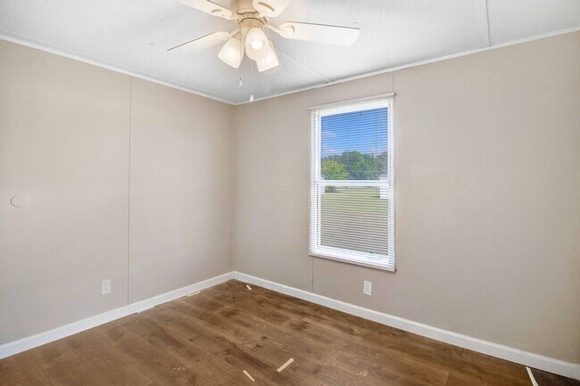 Building Photo - Newly Renovated! 3 Bedroom | 2 Bathroom Mo...