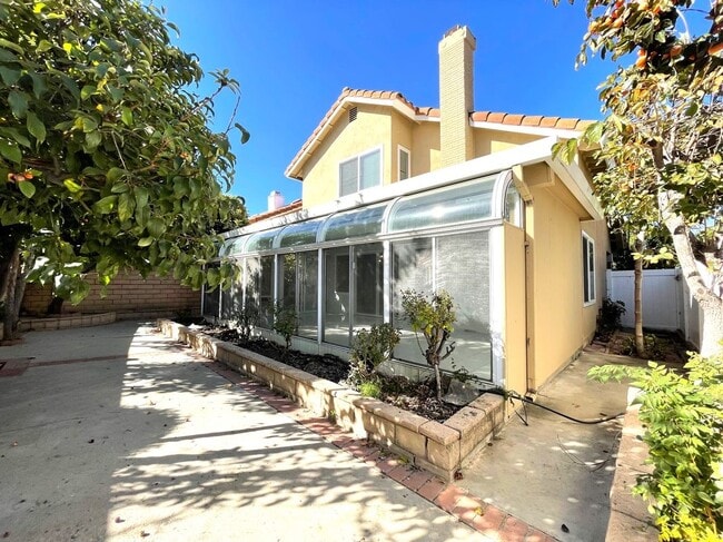 Building Photo - 15531 Oakhurst St