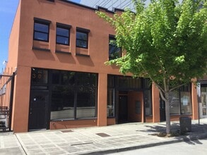 Building Photo - Charming Downtown Everett Studio