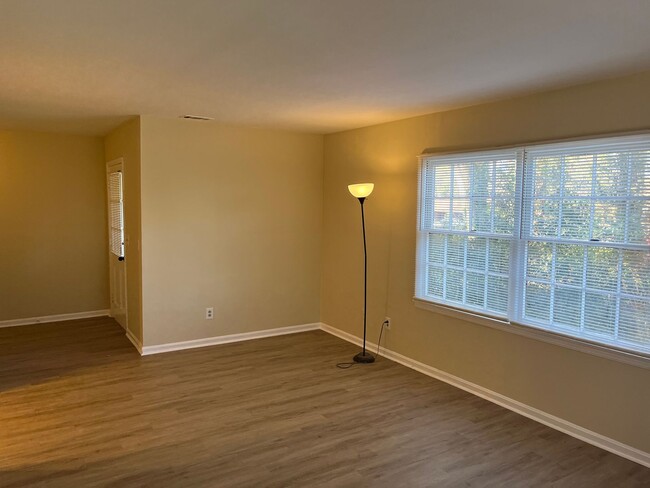 Building Photo - **UPCOMING**3 bedroom / 2 bathroom Home fo...