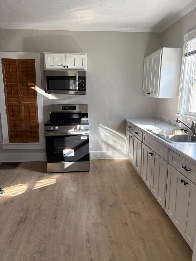 Building Photo - 574-576 E. Church St.