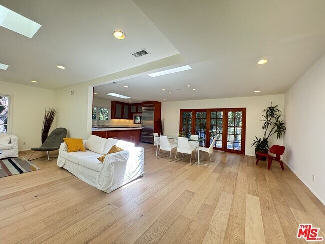 Building Photo - 7586 Woodrow Wilson Dr