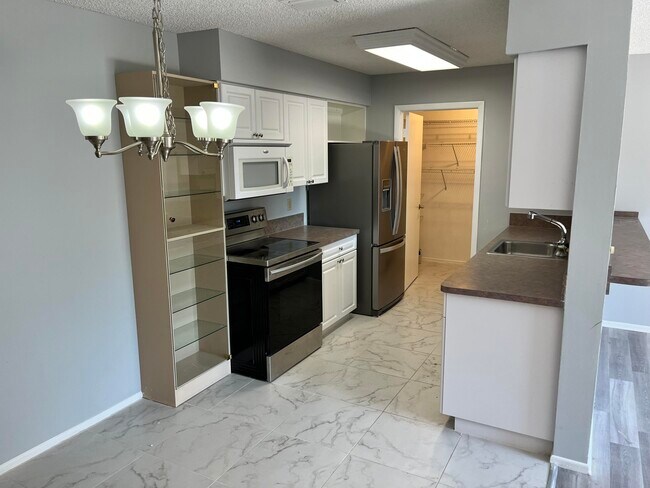 Building Photo - 4116 NW Cinnamon Tree Cir