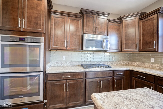 Building Photo - 5764 Bluff View Ln