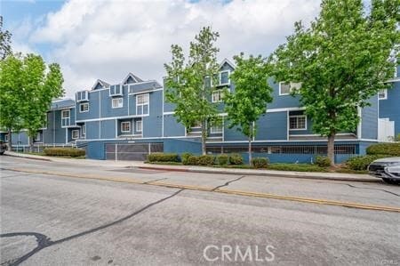 Building Photo - 211 S Redwood Ave
