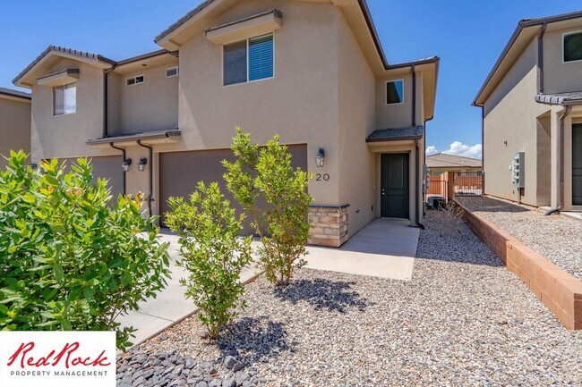 Building Photo - Gorgeous 3 Bedroom Townhome in Washington!