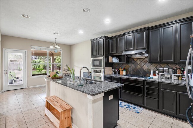 Building Photo - 6819 Lavington Way