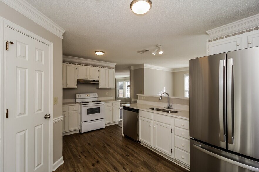 Building Photo - 5176 Ray Ct