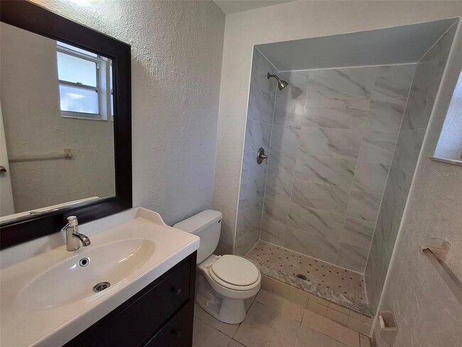 Building Photo - 11528 107th Ave N