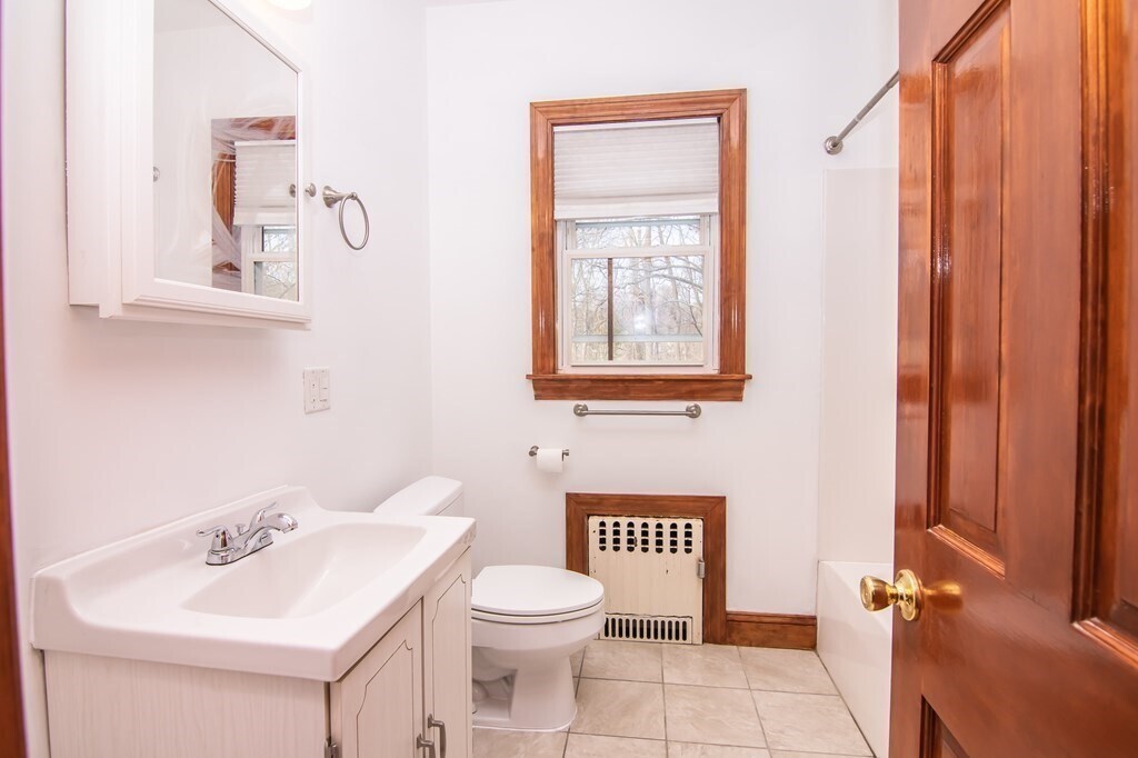 Building Photo - 12 Ravine Ter