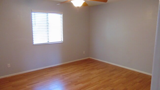 Building Photo - 4720 N Spring Dr