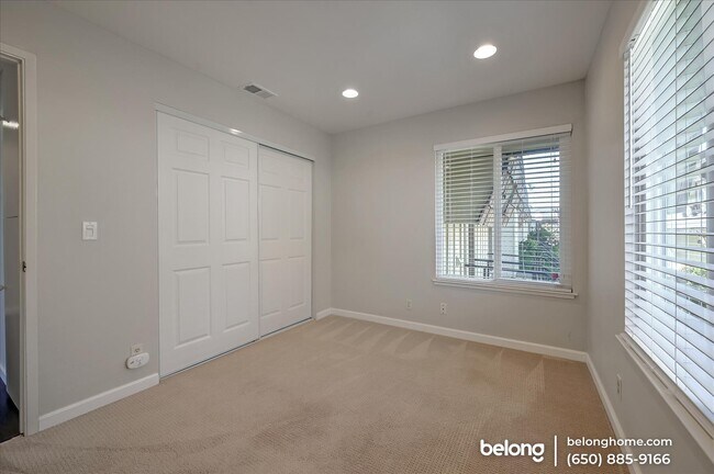 Building Photo - 3700 Athy Dr