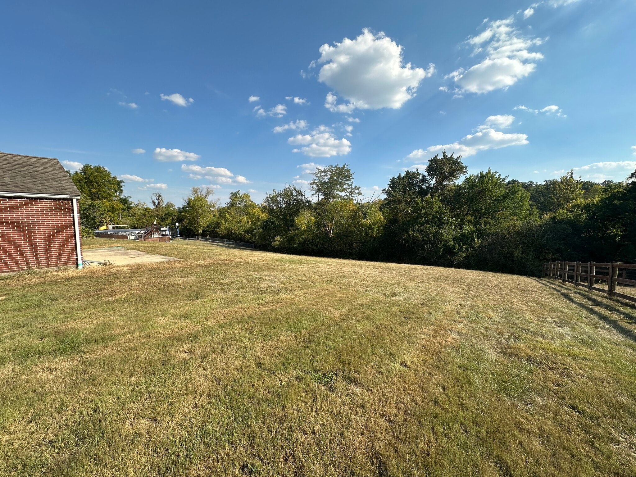 Building Photo - 617 Westridge Dr