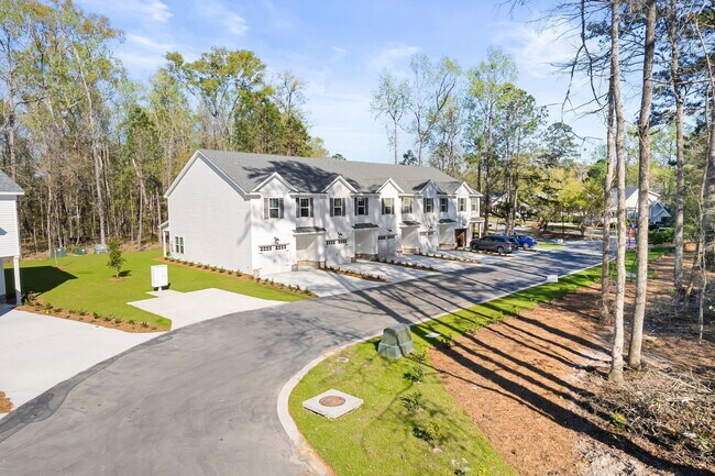 Building Photo - 70 Vining Way