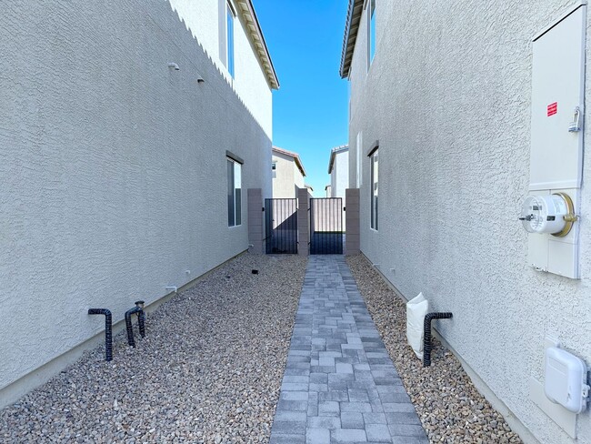 Building Photo - 4bd/2.5bath Single Family Home