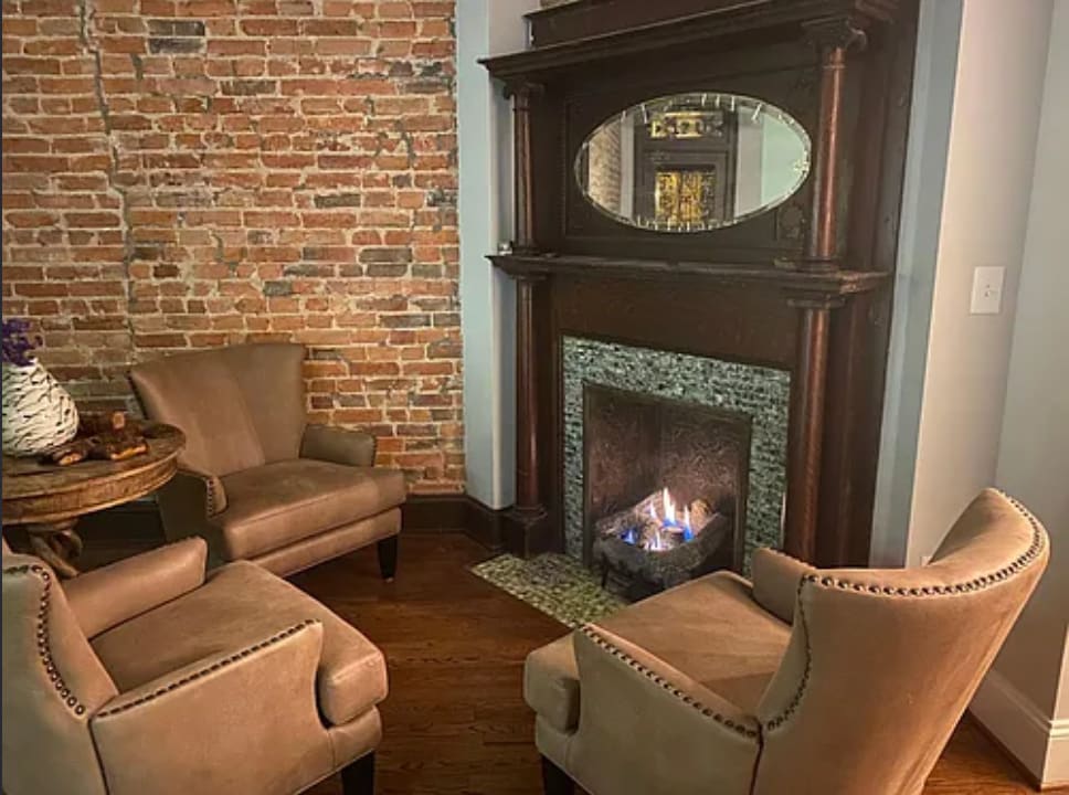 1st floor parlor - 17 U St NW