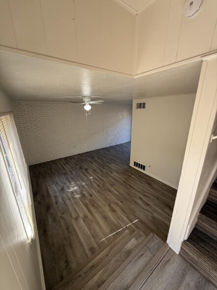 Building Photo - 1303 65th Dr