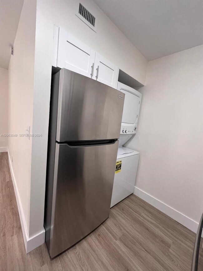 Building Photo - 2685 W 66th St