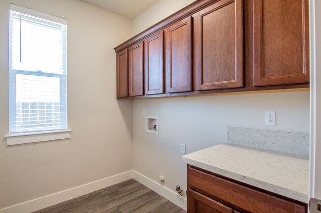 Building Photo - MOVE IN SPECIAL $500 OFF FIRST MONTHS RENT