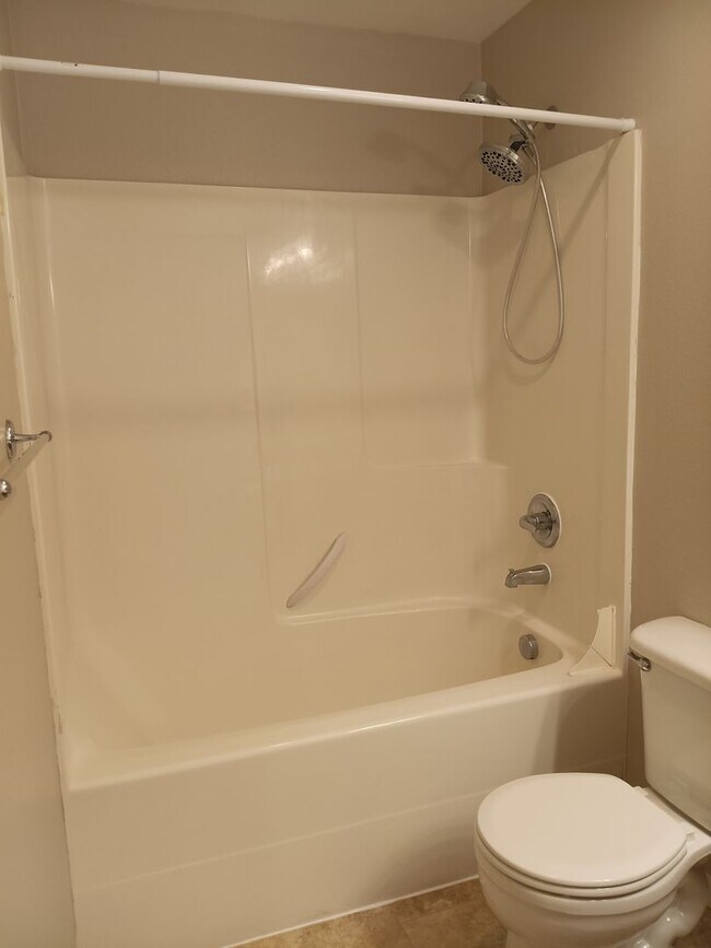 Building Photo - Beautiful Recently Remodeled Propety Ready For You to Enjoy!