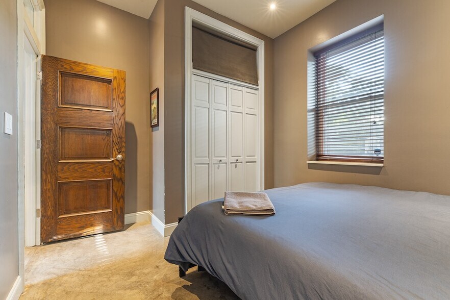 Building Photo - 717 Lampton St