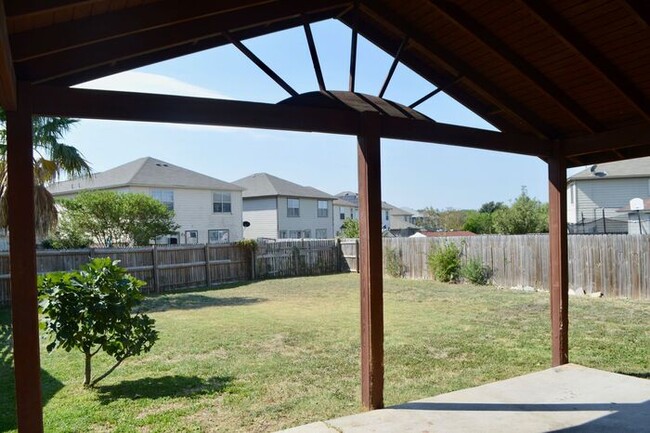 Building Photo - Beautiful, remodeled 3 bedroom 2 bath in C...