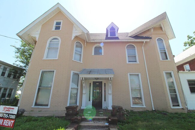 Building Photo - Downtown home for rent