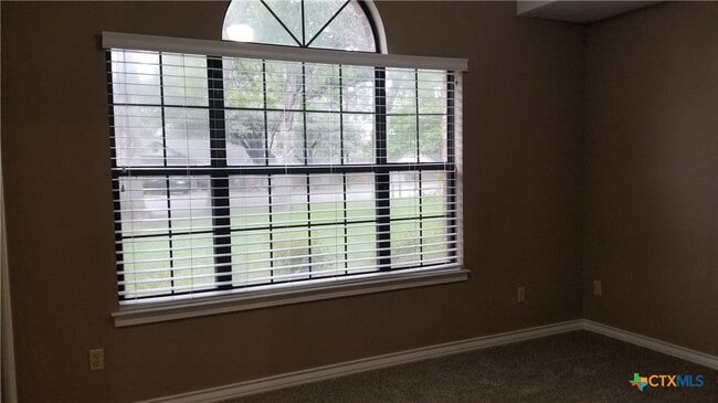 Building Photo - 329 Paisano St