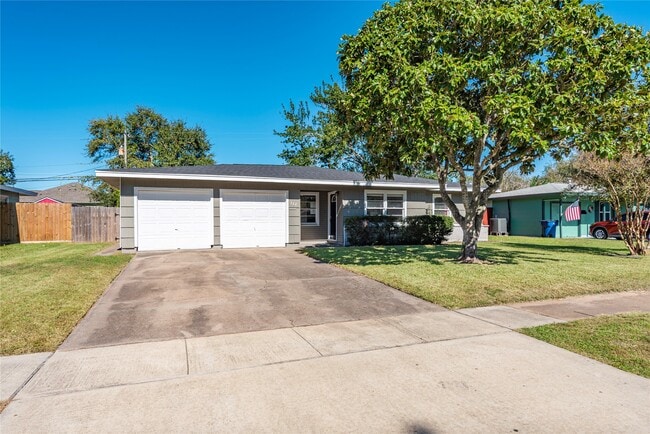 Building Photo - 322 24th Ave N