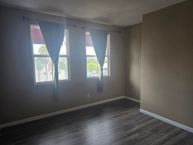 Building Photo - Large 2 Bed 2 Bath Condo in Chula Vista