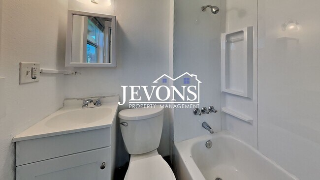 Building Photo - $300 Rent Credit - Well-kept ground-floor ...