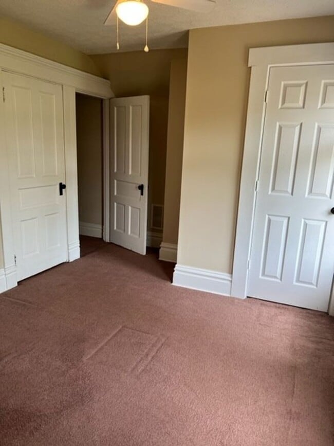 Building Photo - Beautiful 4 Bedroom 2 Bath House now Avail...