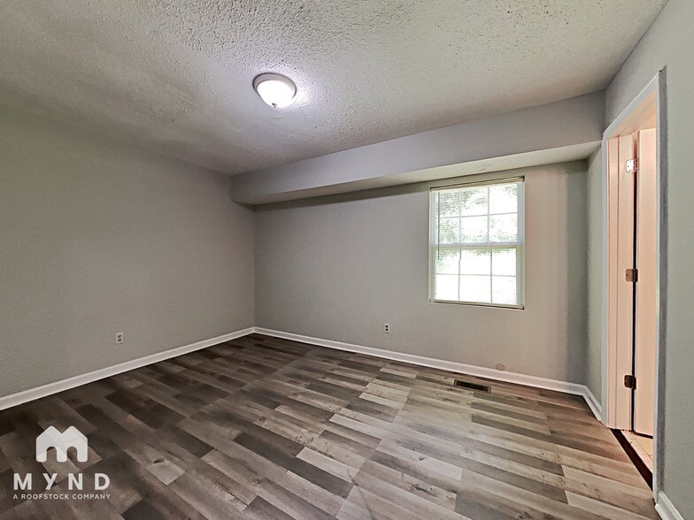 Building Photo - 612 15th Ct NW