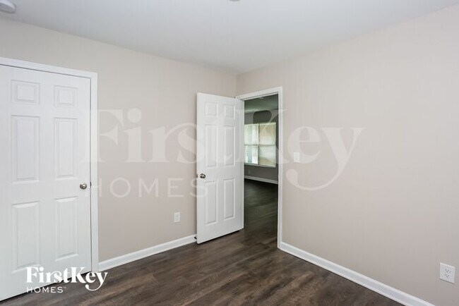 Building Photo - 47 Dulin Dr SW