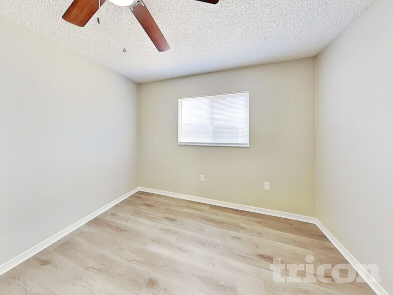 Building Photo - 13415 Twin Lake Ave