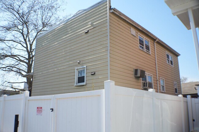 Building Photo - 300 Cator Ave