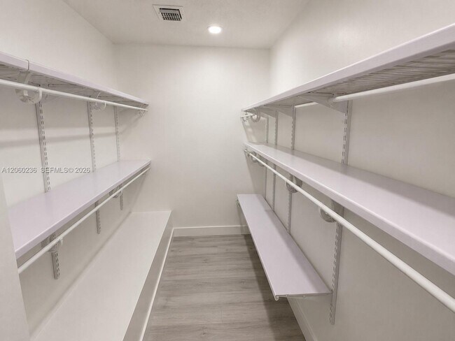 Building Photo - 1373 W 43rd Pl