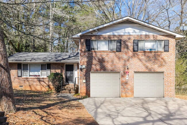 Building Photo - 3927 Wildwood Lake Dr SW