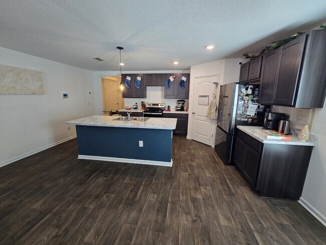 Building Photo - 108 Landing Blvd