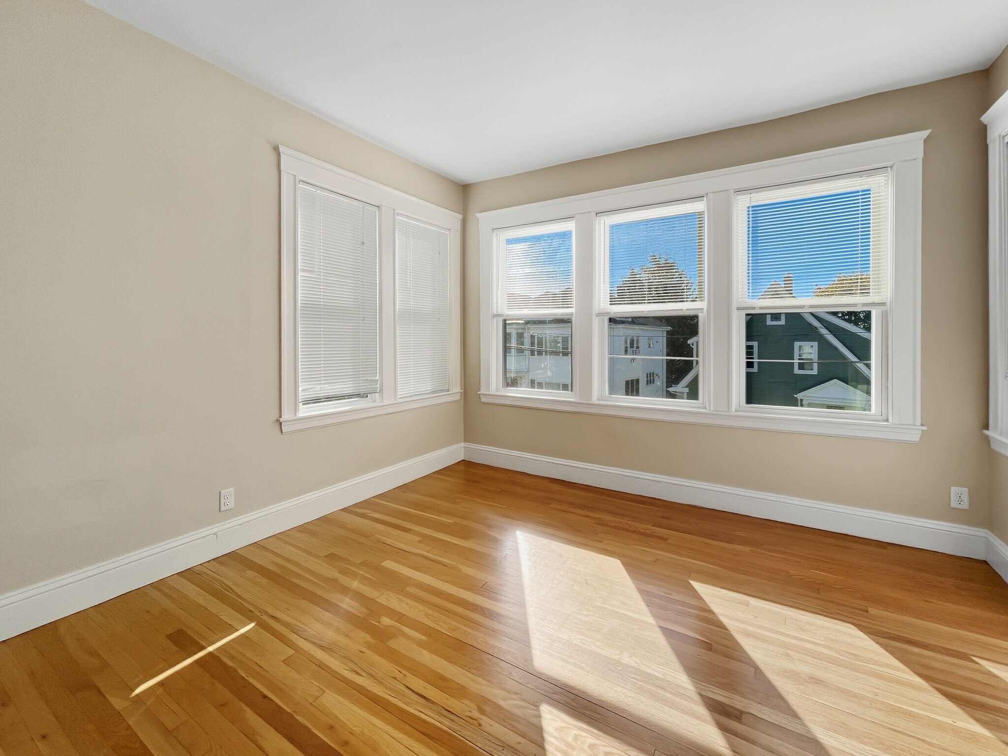 Building Photo - 19 Stearns Ave