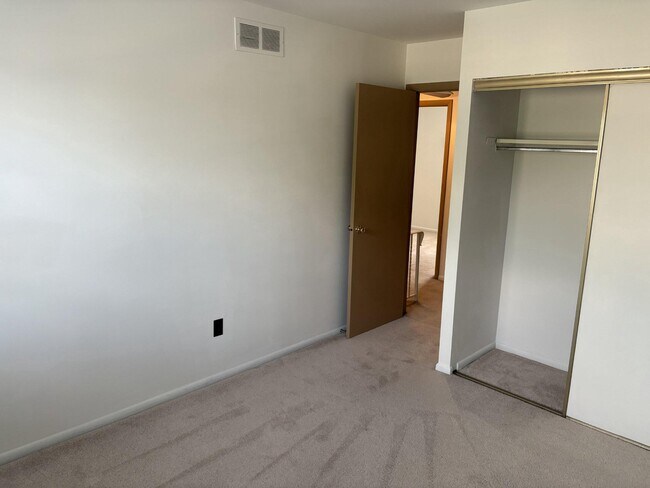 Building Photo - 167 Sunshine Dr